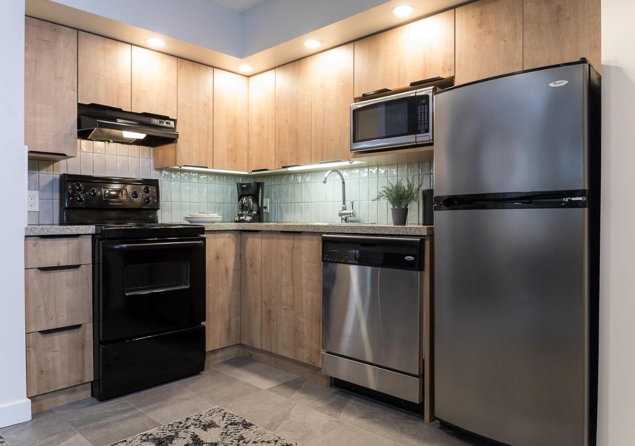 Deluxe One Bedroom Queen Suite with Kitchen,1021201858:JPEG